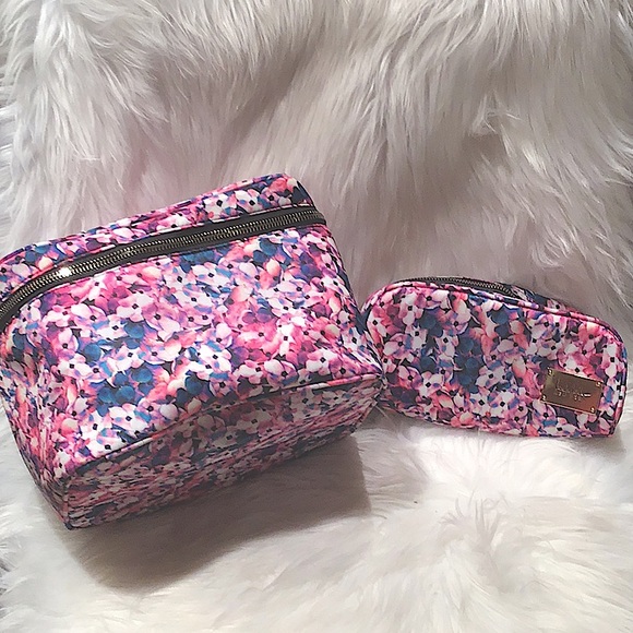 Nicole Miller Handbags - Nicole Miller Makeup Bag Set NWOT